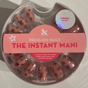 The Instant Mani, pink star press on nails, 42 nails